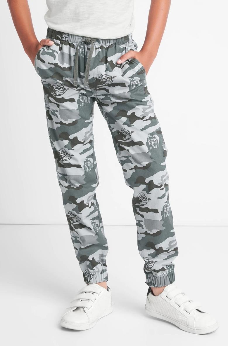  Gap | Star Wars™ kamuflaj desenli jogger pantolon