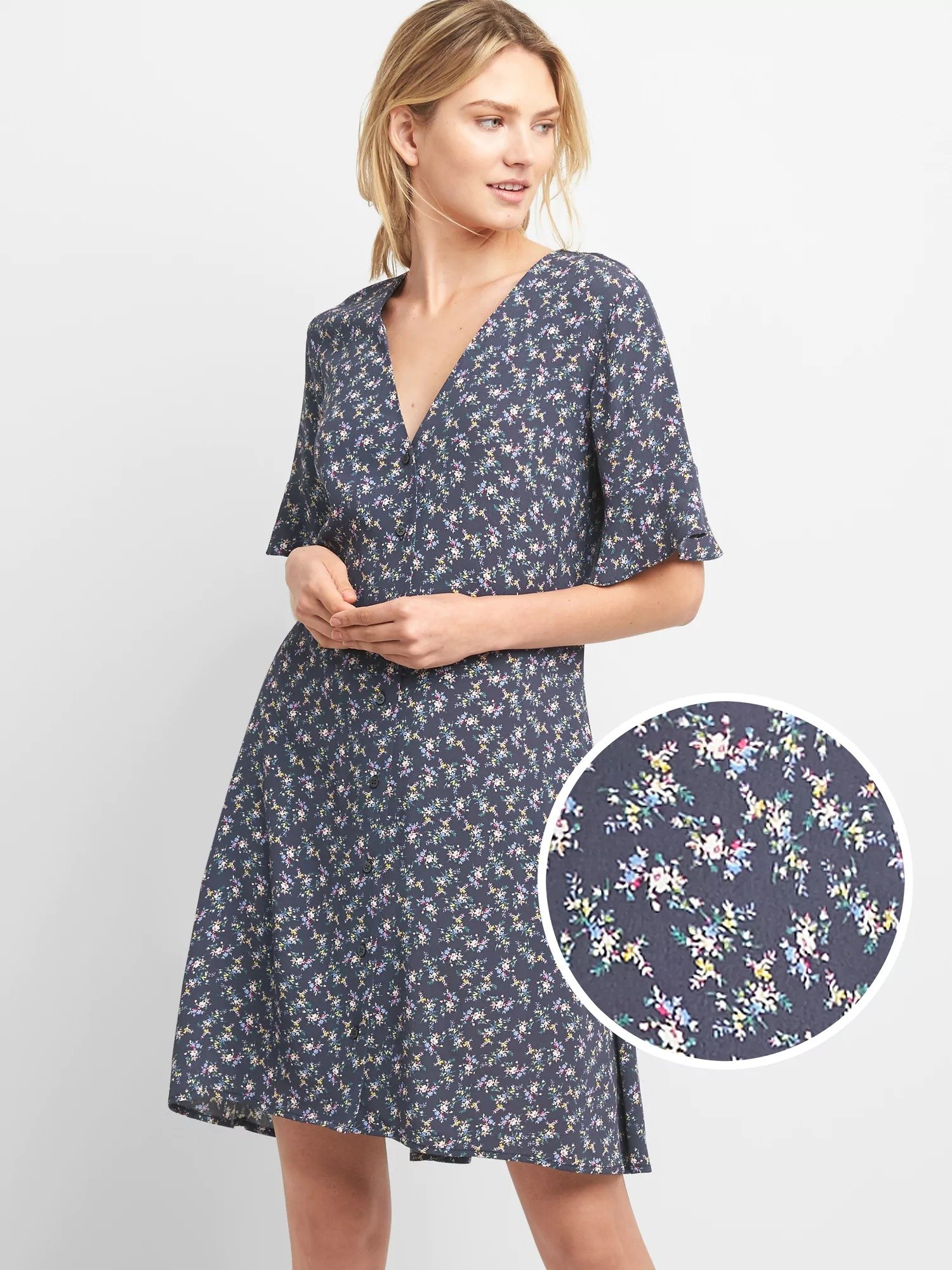 Çiçek desenli düğmeli elbise product image