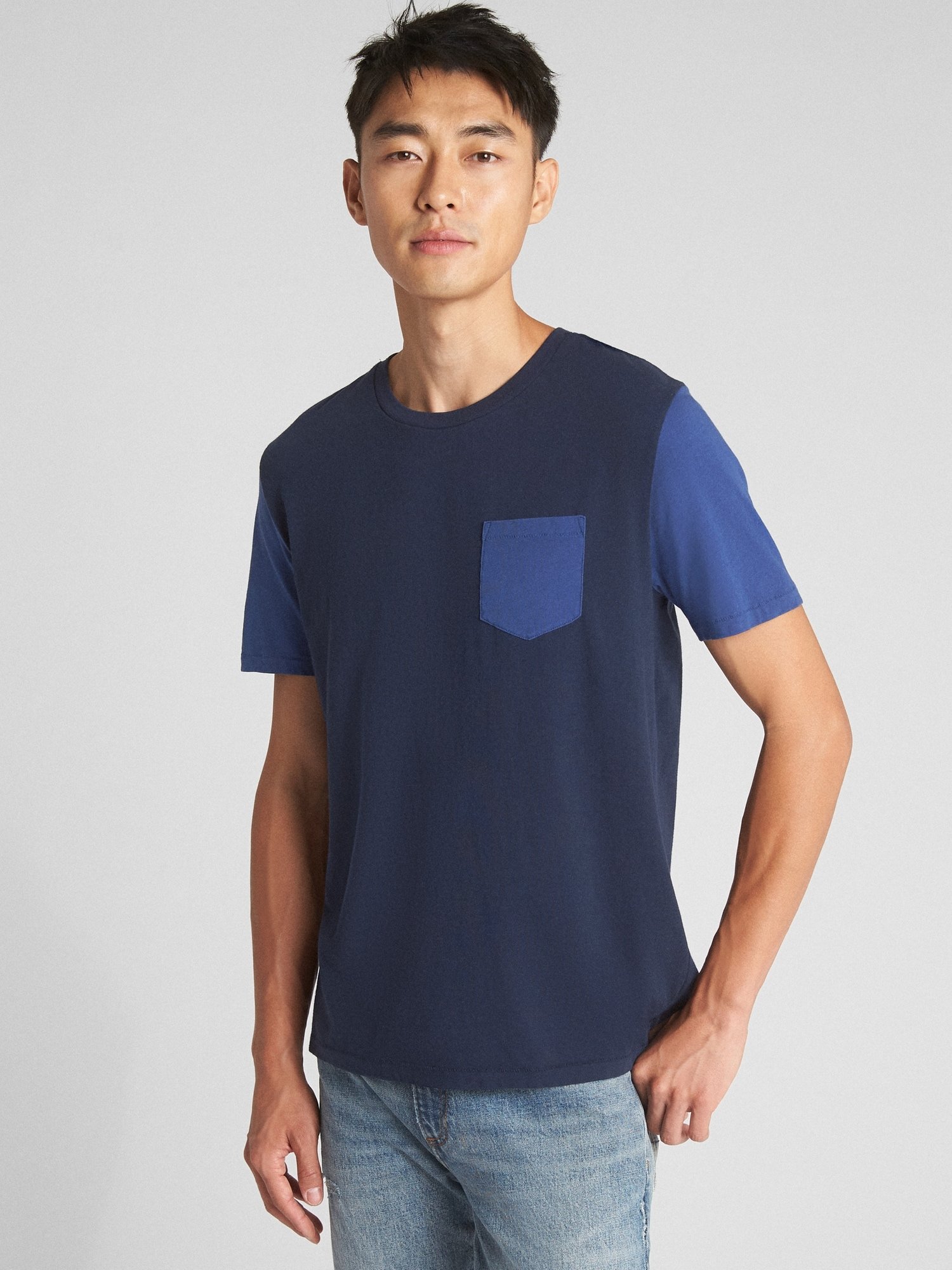 Essential Kısa Kollu Cepli T-Shirt product image