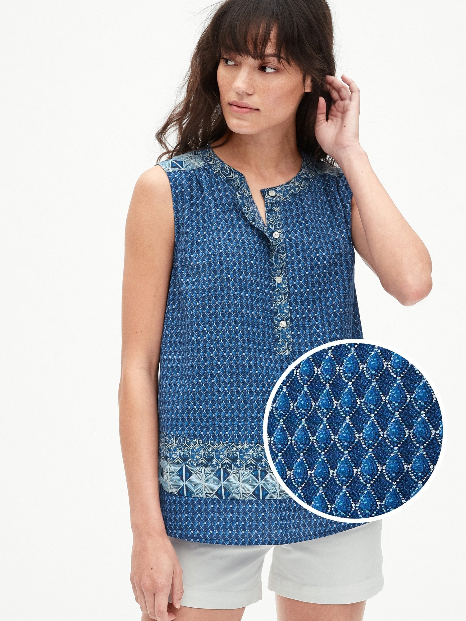 Kadın Kolsuz Desenli Bluz product image