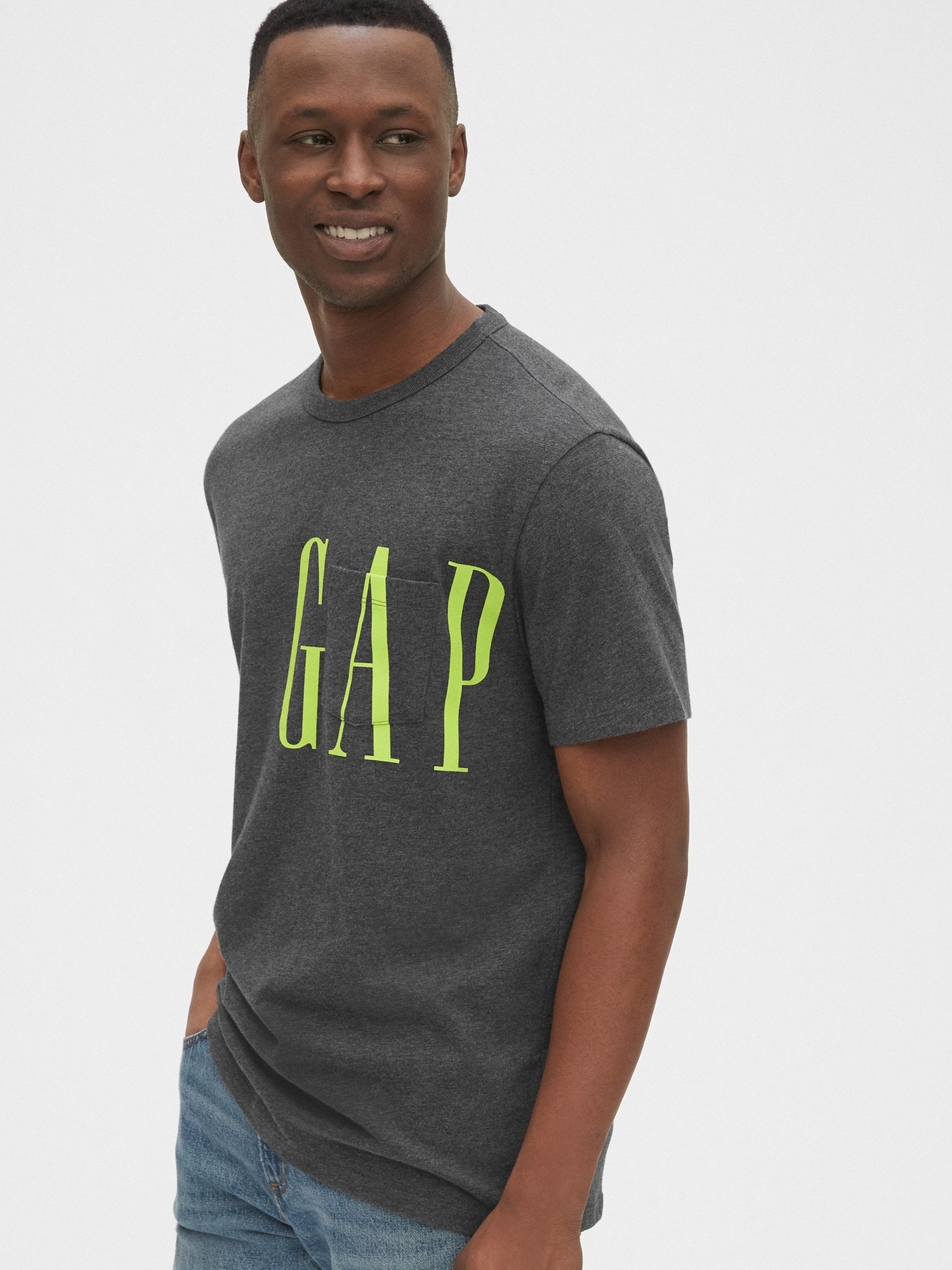 Gap Logo Cep Detaylı T-Shirt product image
