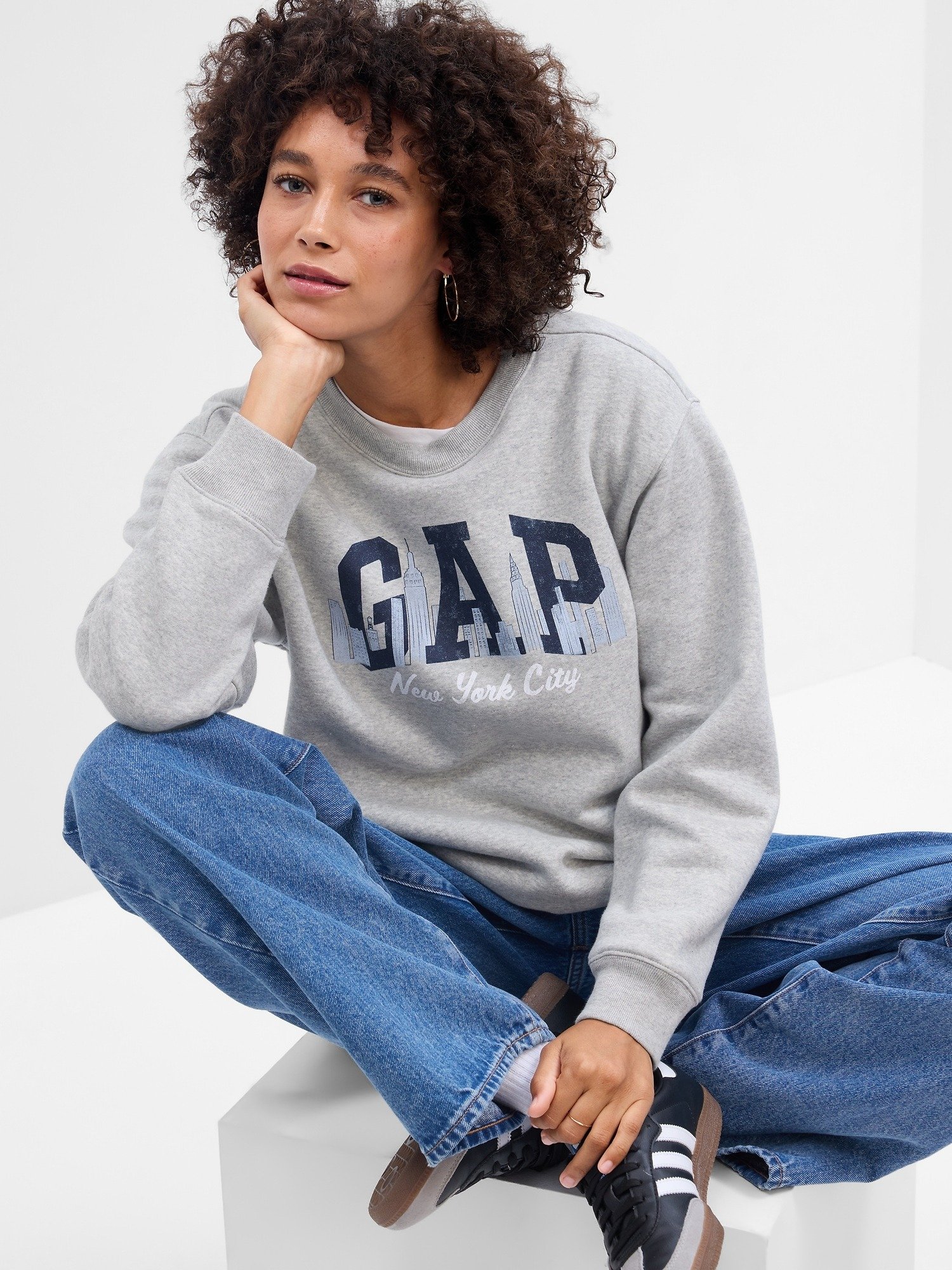 Relaxed Gap Logo Grafikli Sweatshirt product image