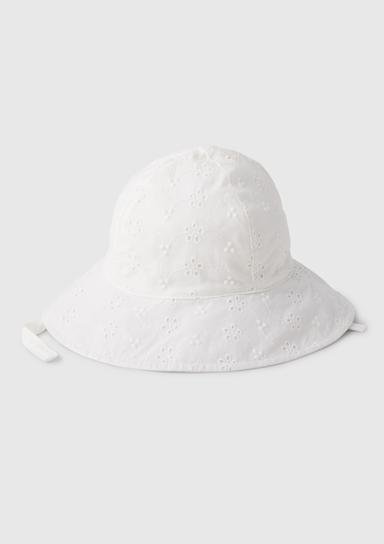 Fisto İşlemeli Şapka