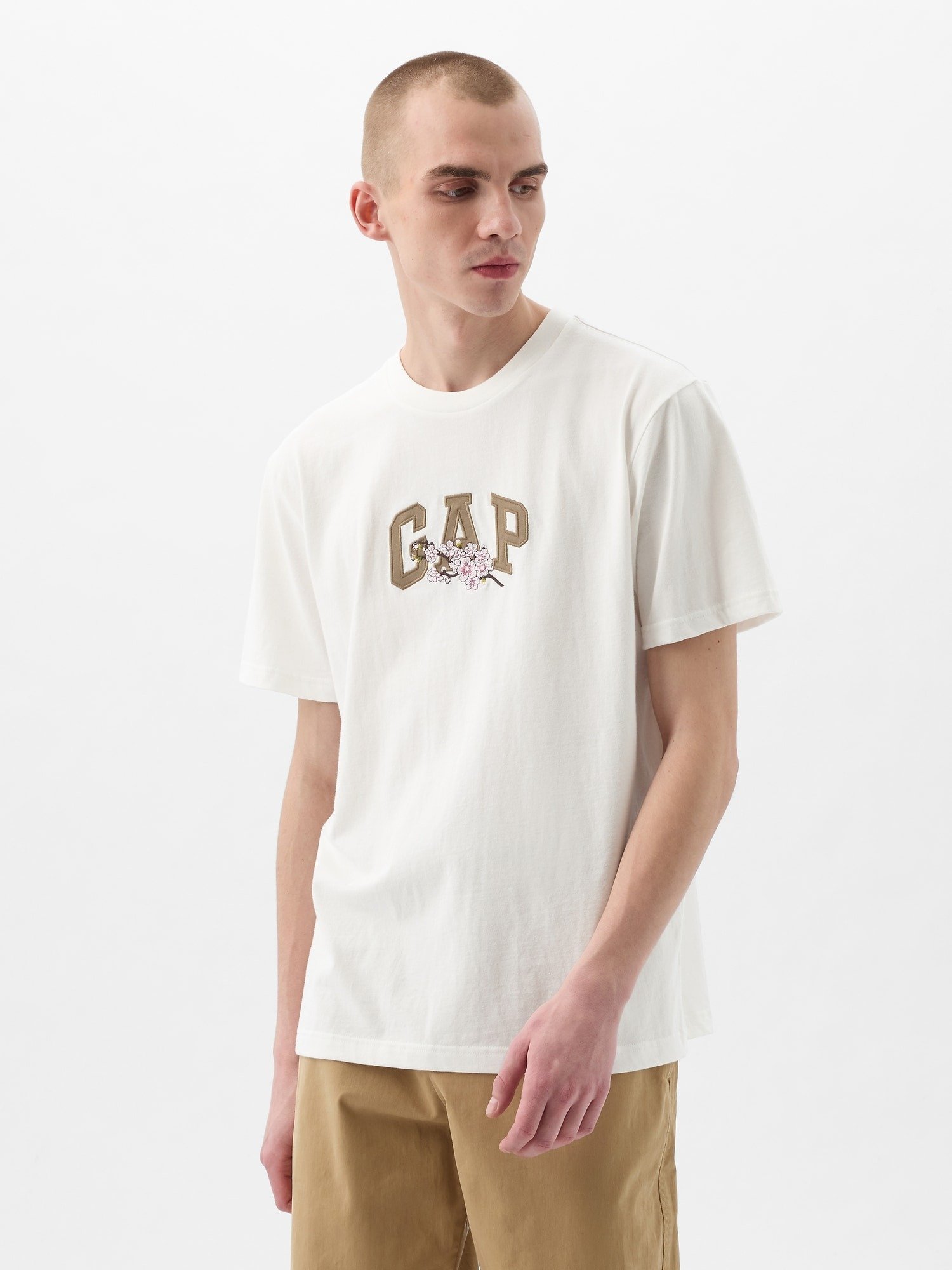 Gap Çiçek İşlemeli Logo T-Shirt product image