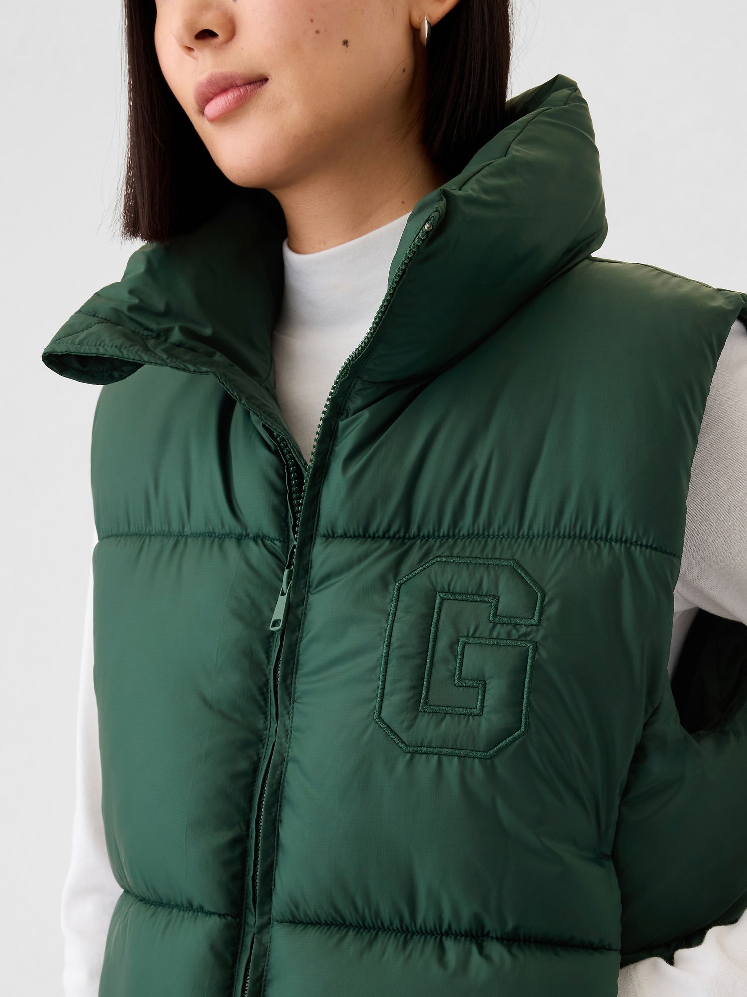Gap Logo Geri Dönüştürülmüş Crop Puffer Şişme Yelek product image